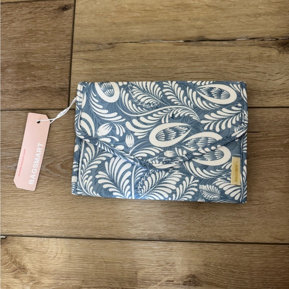 Bagsmart White Leaf Peri Folding Jewelry Organizer - Picture 2 of 5